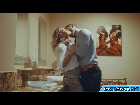 ❤️ Вақте ки як малламуй busty шумо дар як ҳоҷатхона ҷамъиятӣ seduces ❤️ Видео мақъад дар мо tg.hentaisea-com.ru ❤